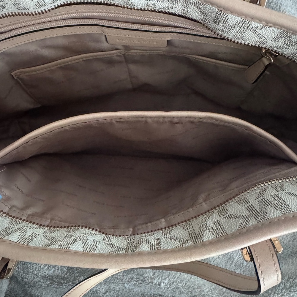 Michael Kors Monogrammed Gray and Cream Tote - Picture 6 of 8